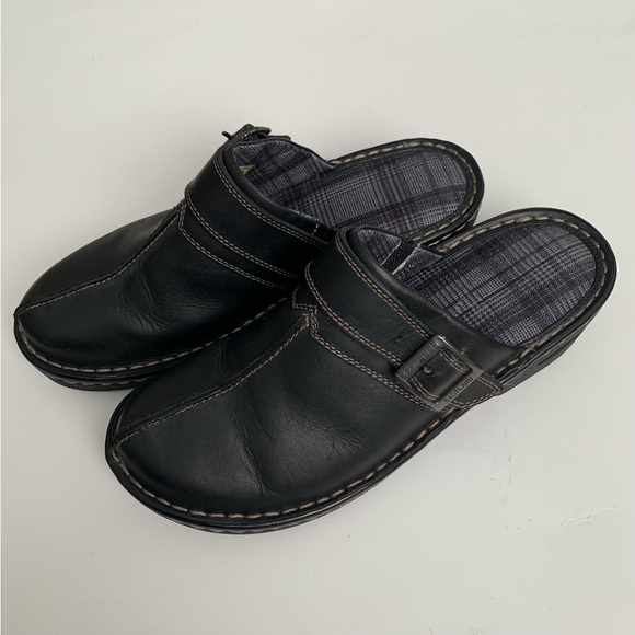 Eastland Mae Leather Slip On Women’s Clogs - Picture 5 of 11